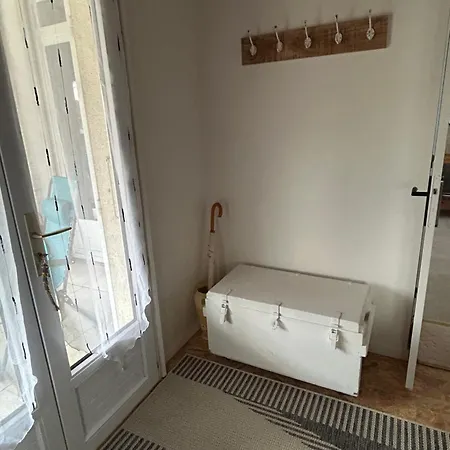 Les Chicoufs فندق مبيت وإفطار ساوجون