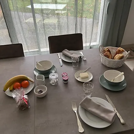 فندق مبيت وإفطار Les Chicoufs ساوجون